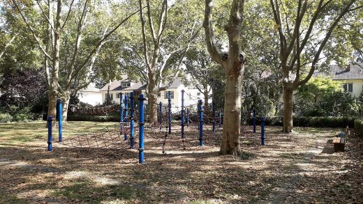 Spielplatz in der Oststadt um 13.30 Uhr 