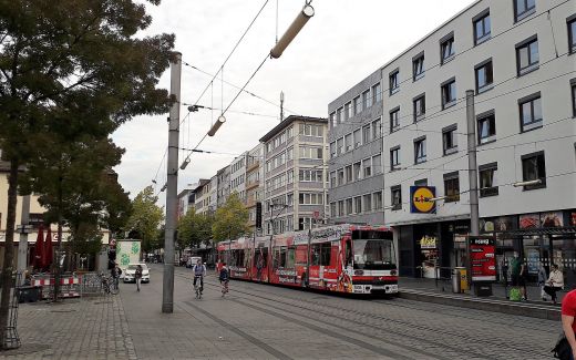 Die Fußgängerzone "Breite Straße" Richtung Kurpfalzbrücke morgens um 09.45 Uhr